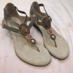 🎈3/$20🎈NWOT Beaded Shoes